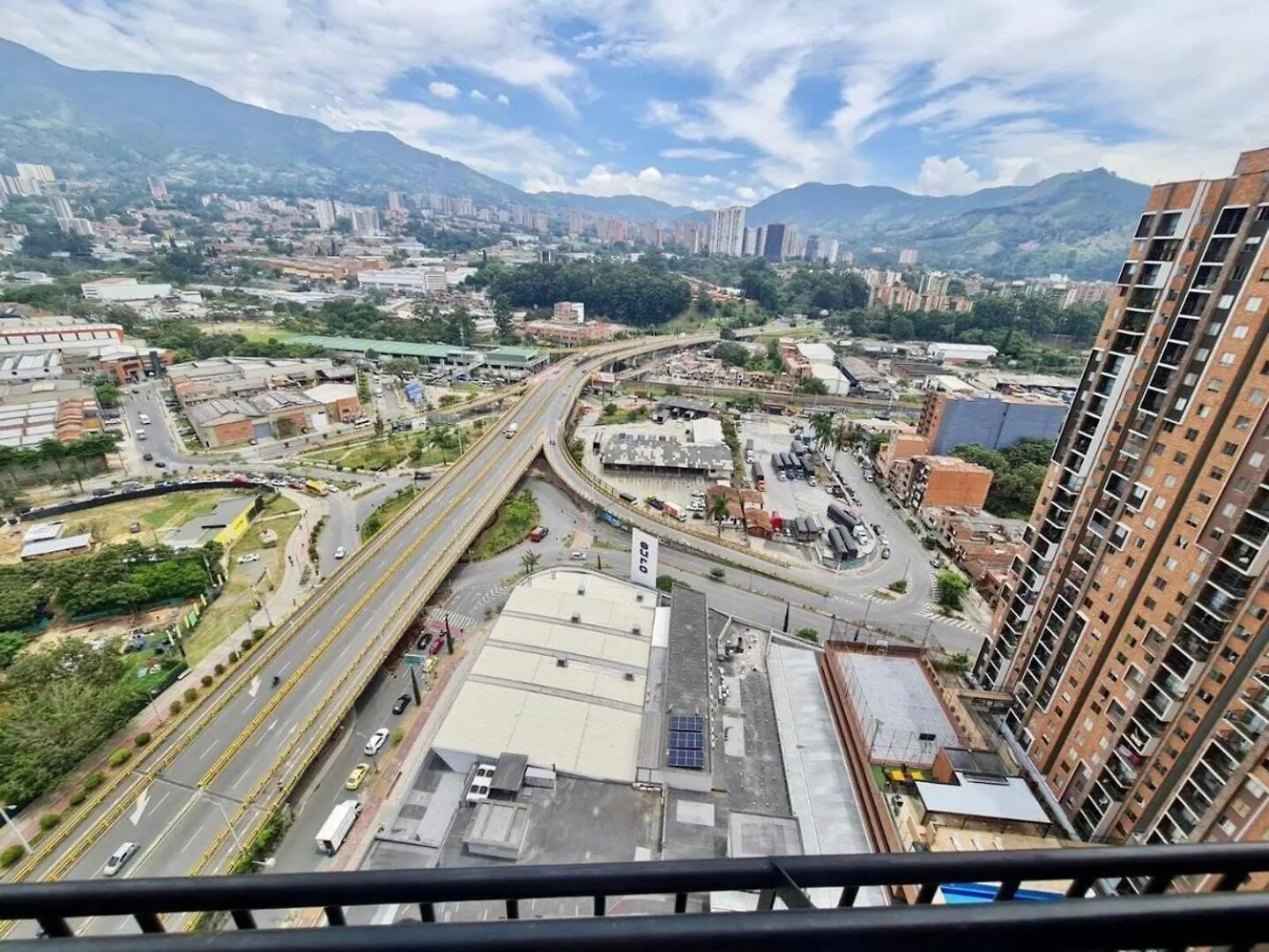 Alojamiento Con Vista Increible, Cerca Al Metro Y Mall De Comidas Sabaneta