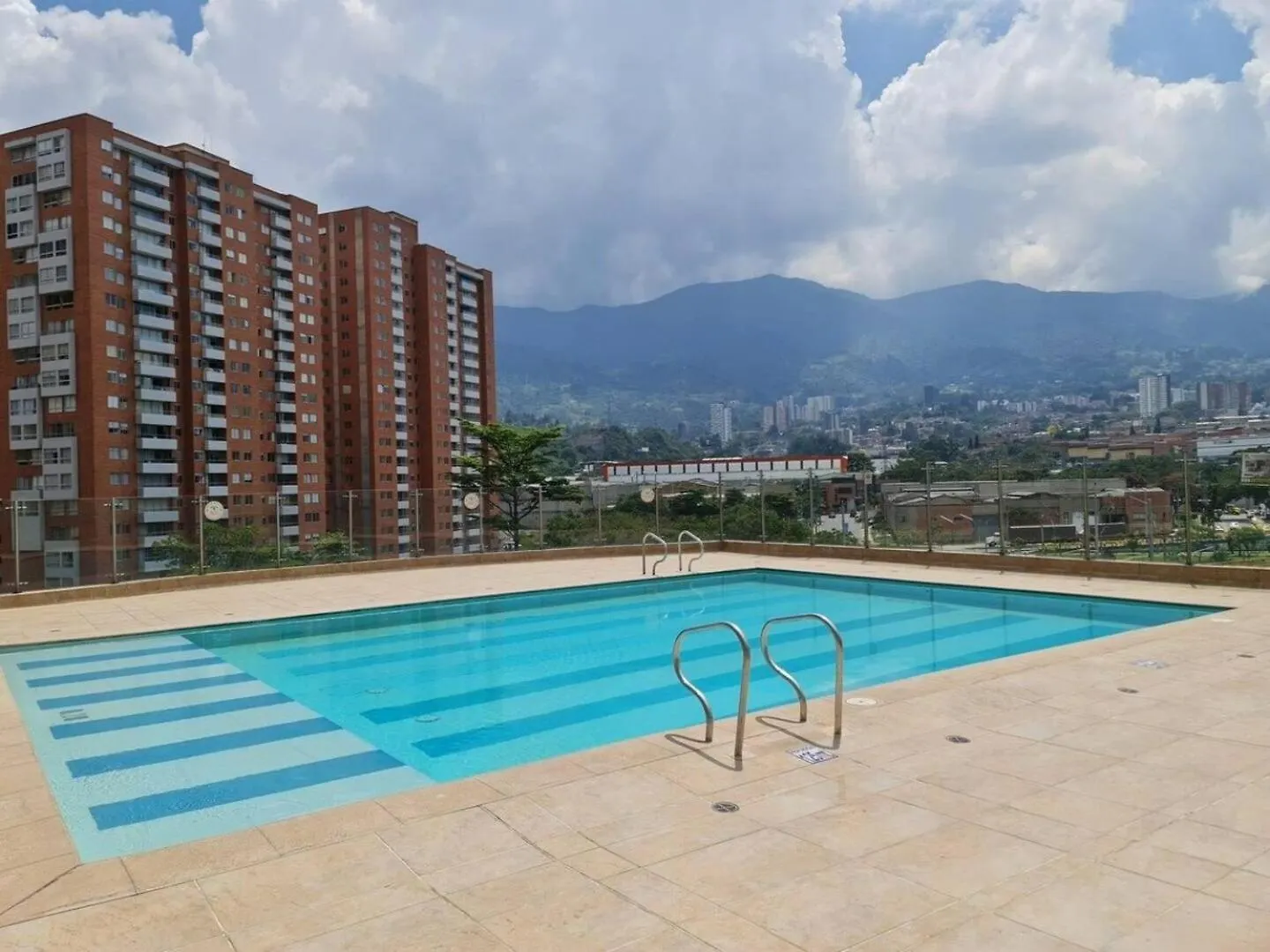 Alojamiento Con Vista Increible, Cerca Al Metro Y Mall De Comidas Sabaneta Apartment